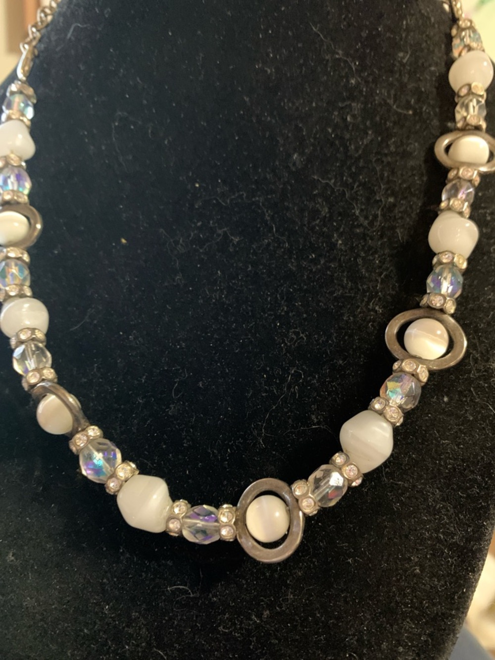 Elegant White Beaded Women's Necklace - Unbranded